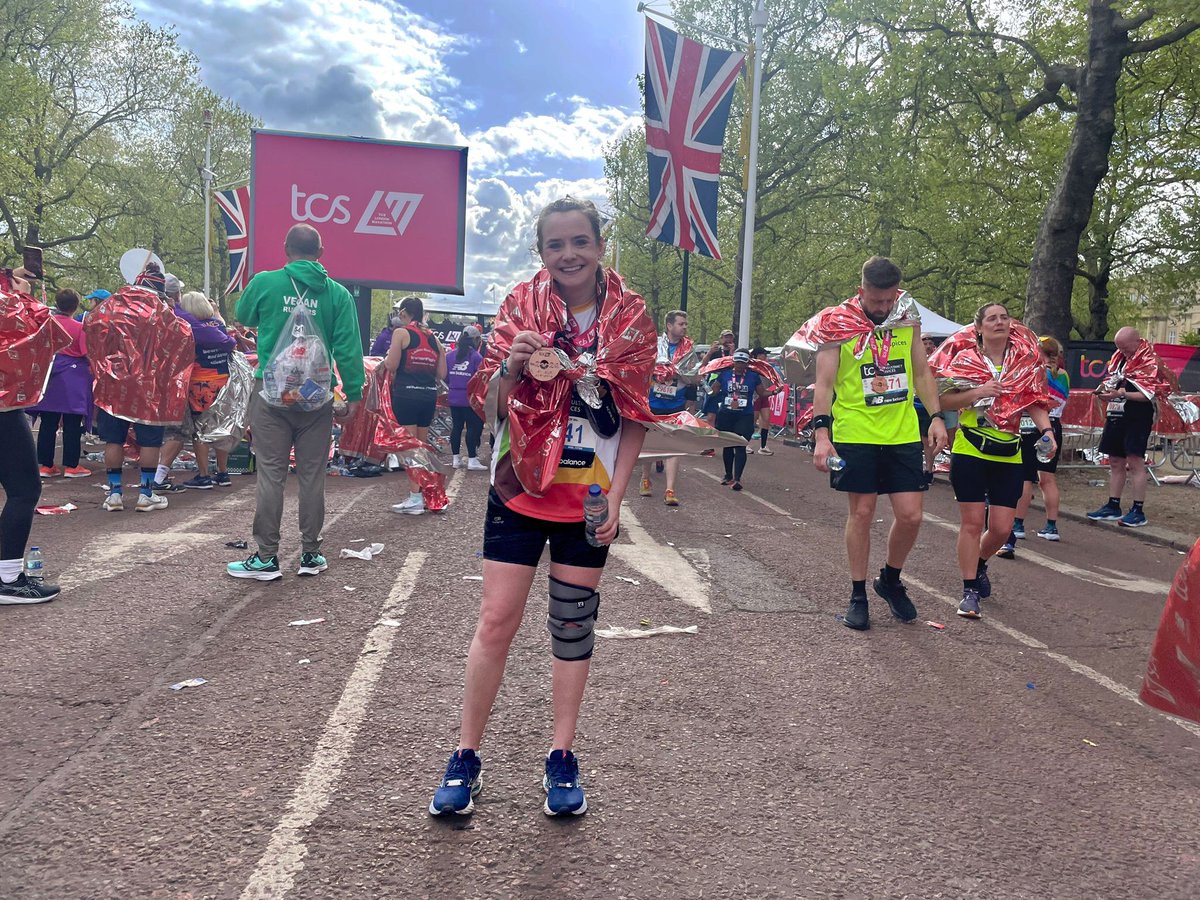 treetopshospice's tweet photo. 🏅🏃‍♂️ Huge congratulations to our 4 AMAZING #TeamTreetops runners, now officially part of the prestigious marathon finishers 'club' after conquering the London Marathon! 🎉 

We're bursting with pride 🌟 

Could you do something similar? https://t.co/TCyu7GtJYL https://t.co/JuToFbu7TJ