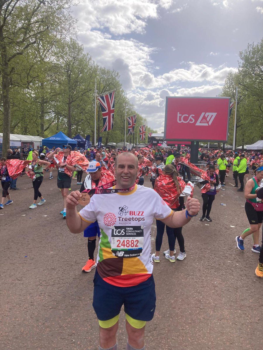 treetopshospice's tweet photo. 🏅🏃‍♂️ Huge congratulations to our 4 AMAZING #TeamTreetops runners, now officially part of the prestigious marathon finishers 'club' after conquering the London Marathon! 🎉 

We're bursting with pride 🌟 

Could you do something similar? https://t.co/TCyu7GtJYL https://t.co/JuToFbu7TJ