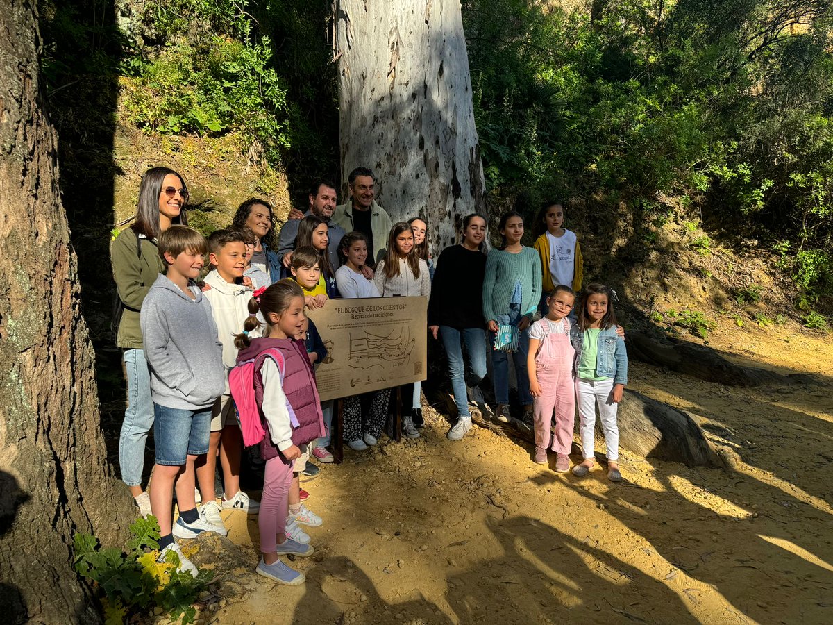aytoguadaira's tweet photo. Comienza 'El bosque de los cuentos', gymkana por Oromana con los audiorrelatos del escritor #alcaládeguadaíra Antonio Rguez Almodóvar promovida por @CeipAlmodovar con colaboración @aytoguadaira A partir hoy 23 abril Día del Libro puedes disfrutar la búsqueda de cuentos escondidos https://t.co/fpj5LaU4E2