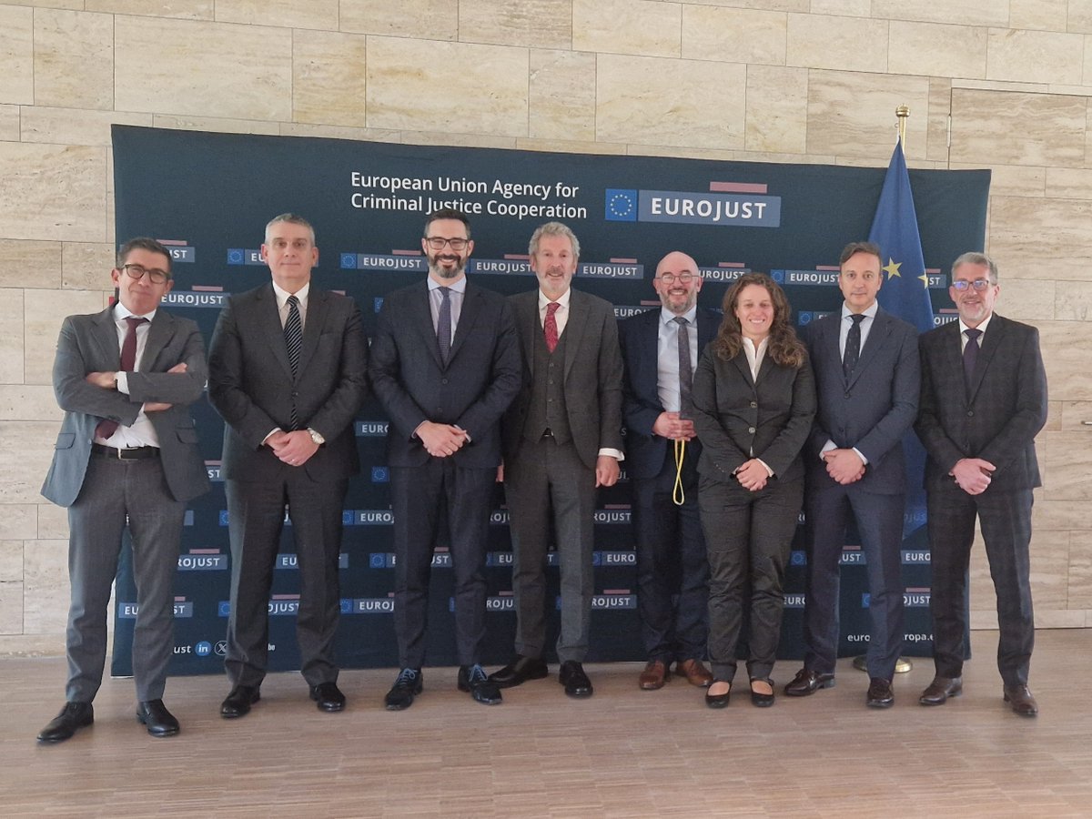 📸Días de trabajo y avances para coordinar la respuesta frente al #Crimen en América Latina y el Caribe

We are delighted to continue working together with <a href="/Europol/">Europol</a> <a href="/Eurojust/">Eurojust</a> y la #EJN in this new phase #ELPACCTO 2.0

Coordinating the response against crime
<a href="/EU_Partnerships/">EU International Partnerships 🇪🇺</a>