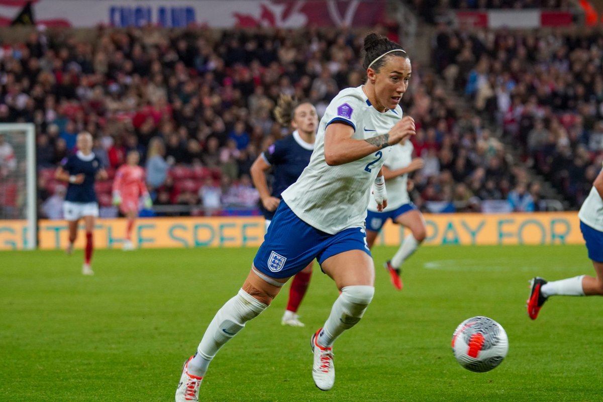 🏴󠁧󠁢󠁥󠁮󠁧󠁿 Happy #StGeorgesDay!   

Throwback to when the Lionesses took to the Stadium of Light stage last September 🏟️ 

#SAFC | @Lionesses