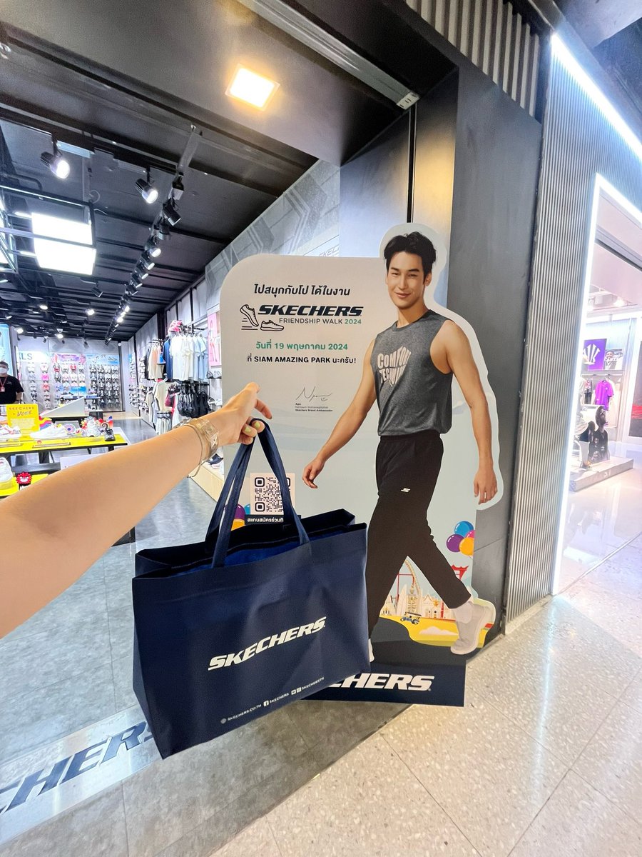 Support our handsome & sexy ambassador Apo 😘 can u guess which one is it?

Thank you babe @alexanattawin1 🤏

APO NATTAWIN BA SKECHERS 

#SkechersxAPO 
@Nnattawin1 #ApoNattawin
#SkechersTH