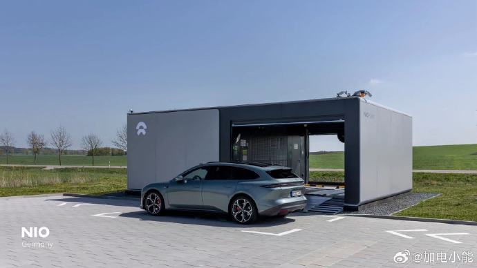 Jas0nYu's tweet photo. The 43rd battery swap station in Europe has been launched in Bavaria, Germany. This station, which is also the 15th in Germany, will provide a convenient charging experience for users traveling between Nuremberg and Stuttgart. #NIO $NIO https://t.co/maonqOJhDK