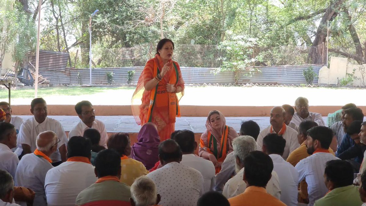 kalpanadevikota's tweet photo. आज लाडपुरा विधानसभा के कैथुन मण्डल के कार्यकर्ताओं के साथ संवाद किया।
यहाँ सभी से आगामी लोकसभा चुनाव में भाजपा प्रत्याशी श्री ओम बिरला जी के पक्ष में वोट करने का आग्रह किया।
इस दौरान कामां, भरतपुर विधायक नौक्षम चौधरी जी भी उपस्थित रहीं।
#Kaithoon #NarendraModi #BJP4Rajasthan https://t.co/p8rGaqnzhd