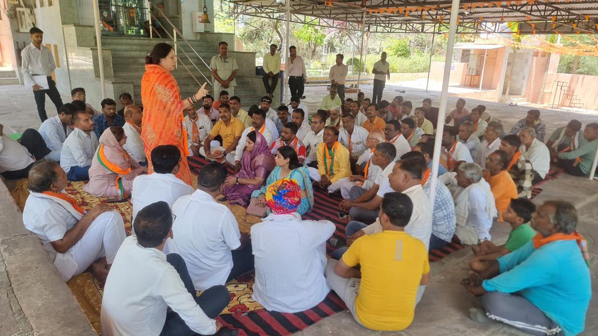 kalpanadevikota's tweet photo. आज लाडपुरा विधानसभा के कैथुन मण्डल के कार्यकर्ताओं के साथ संवाद किया।
यहाँ सभी से आगामी लोकसभा चुनाव में भाजपा प्रत्याशी श्री ओम बिरला जी के पक्ष में वोट करने का आग्रह किया।
इस दौरान कामां, भरतपुर विधायक नौक्षम चौधरी जी भी उपस्थित रहीं।
#Kaithoon #NarendraModi #BJP4Rajasthan https://t.co/p8rGaqnzhd