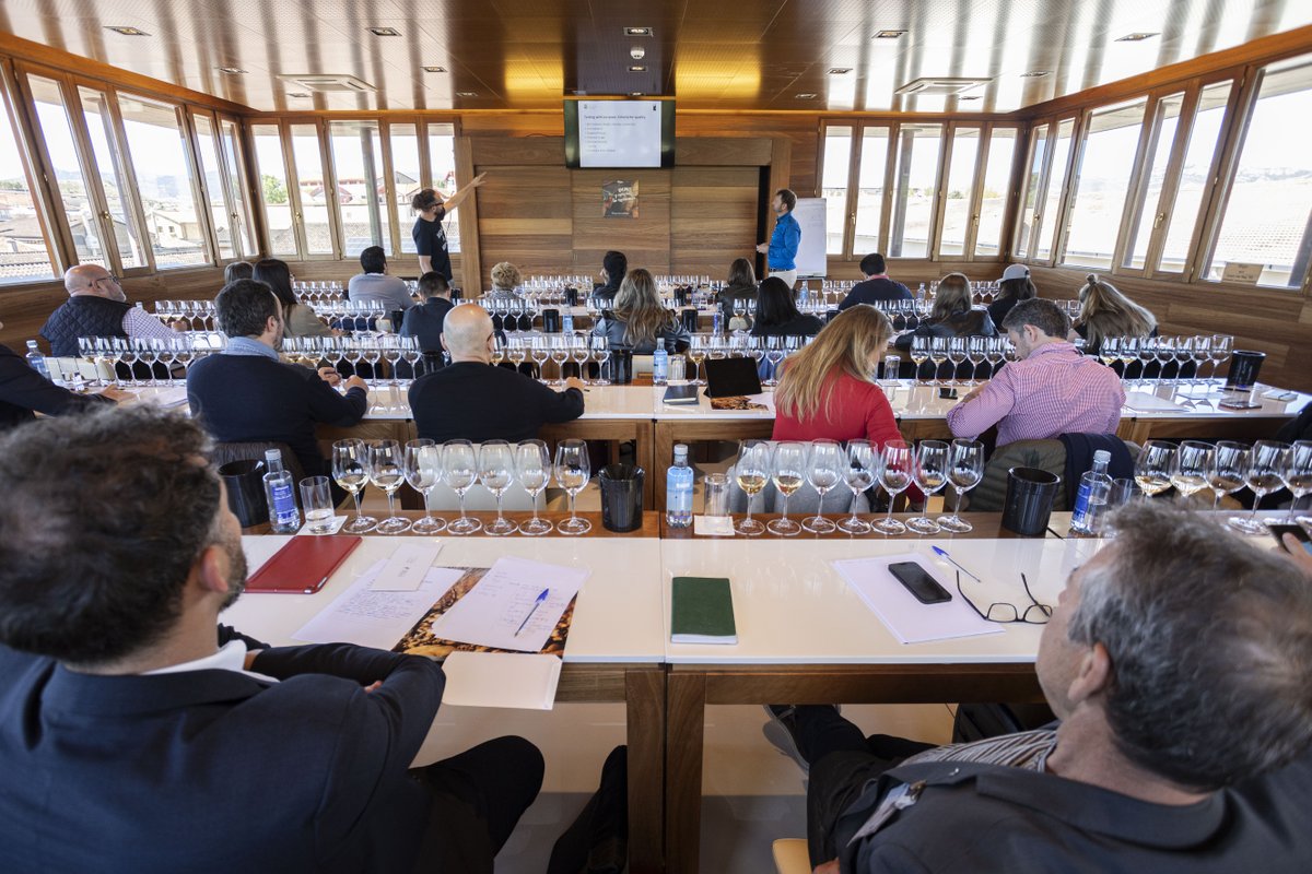 Damos a las gracias a todos los participantes que se han acercado a #Haro #La Rioja a iniciar su #Intracourse @mastersofwine, a los próximos candidatos, y a los actuales #masterofwines, que nos han hecho subir mucho el listón este año en las bodegas @LaRiojaAltaSA Y @bodegasmuga