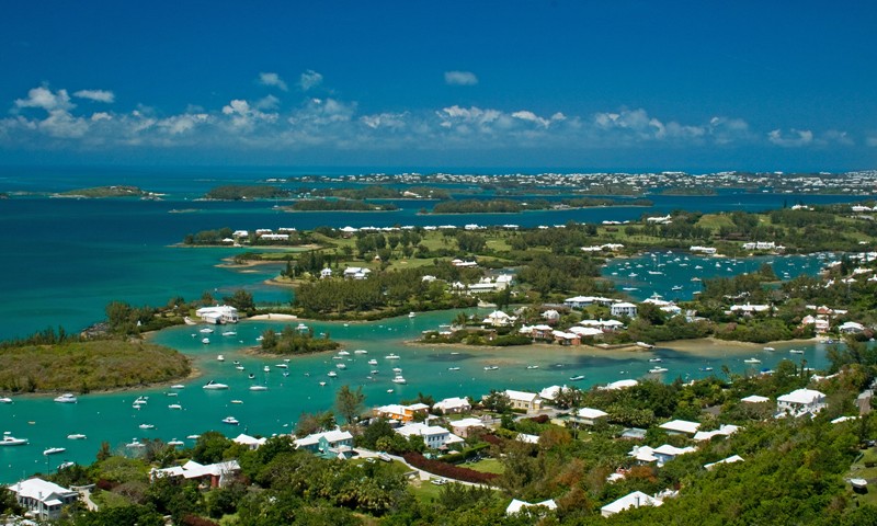 Ready to indulge in some island luxury? Bermuda is the perfect escape from the everyday hustle and bustle. With its stunning pink-sand beaches and clear turquoise waters, it's a picture-perfect paradise that will take your breath away. #yourpremiertravels #wanderlust