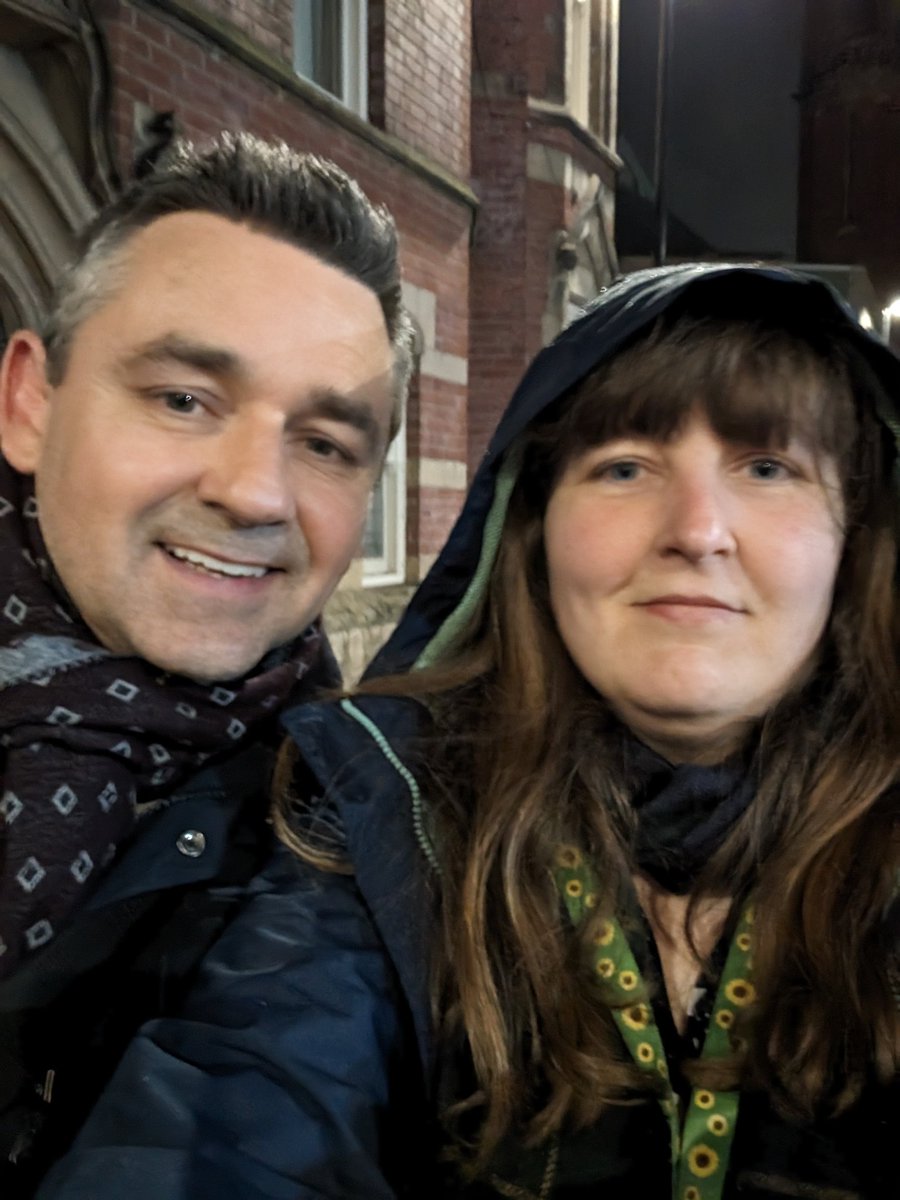 Was hesitant at first whether to ask for selfies due to it being late, but thought I'd pluck up the courage in the end. A huge thank you to the wonderful @iamradzi and of course one of my favourite Snooker legends Alan McManus. 😊🎱 #eurosportsnooker #crucible #WorldChampionship