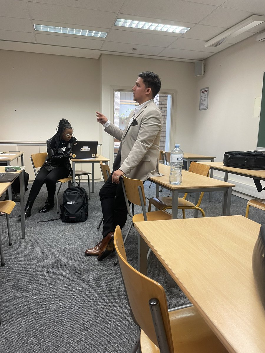 🫶🫶 It’s my (read: admin’s) fave day of the year! ⚖️ We’re giving training on school discipline procedure to the AMAZING UCT Chamber of Legal Students - CLS chapters do great work defending learners’ rights! 📝 Our attorney, Ebrahiem, is talking about prepping for a hearing