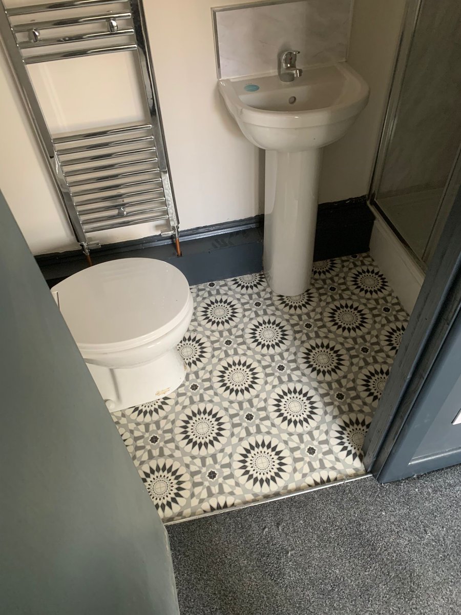 ProjexSand's tweet image. Our team recently delivered this HMO conversion in Leeds. 

Creating this lovely 5 bedroom room with En- suites property ready for occupation.

#propertyinvestment #propertydevelopment #propertyrenovation #propertyconversion #socialhousing