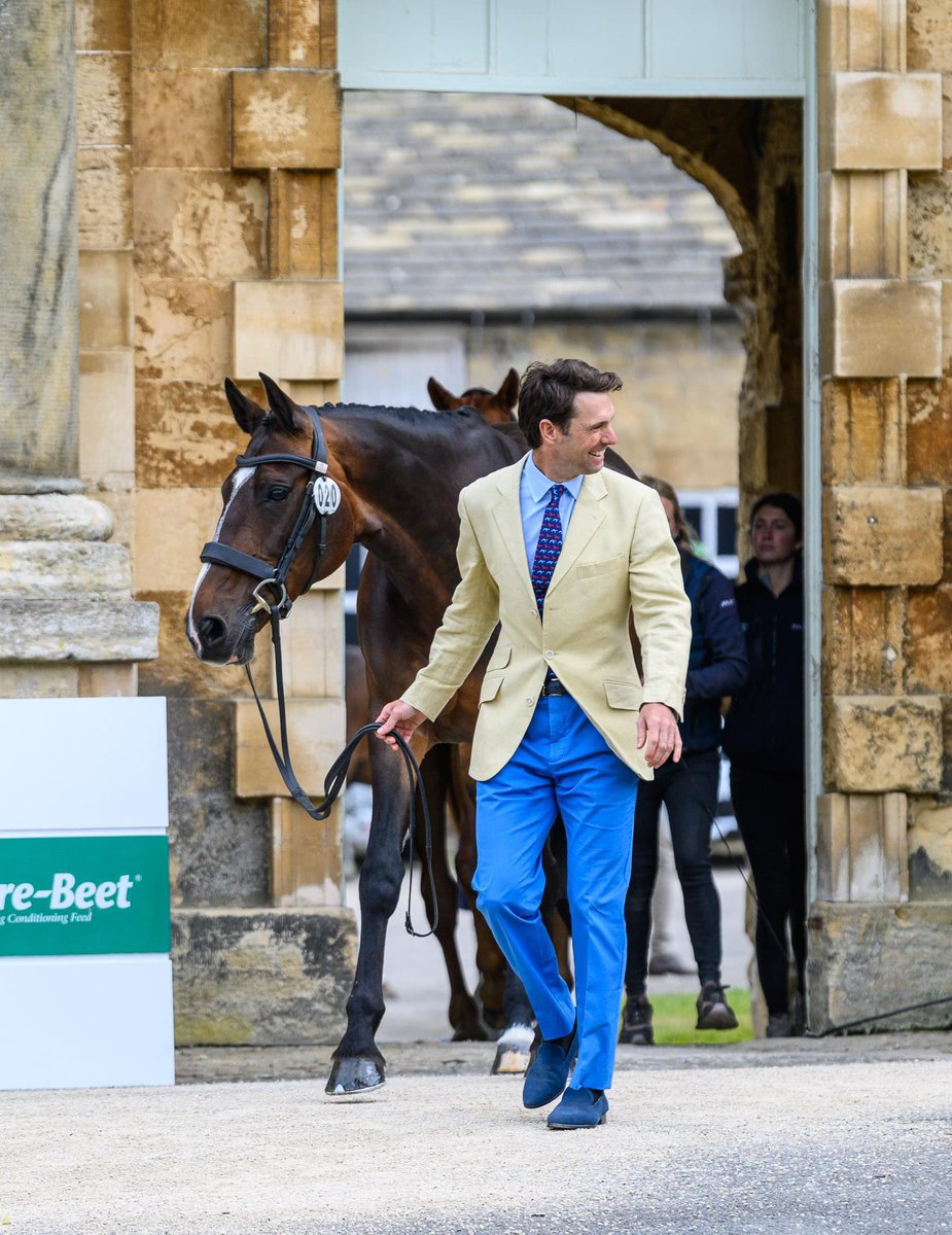 The DEFENDER CCI4*Long competition begins  at the First Horse Inspection in Front of the House. <a href="/Hihotweet/">Hiho Silver</a> are preparing to judge the Best Dressed competition, Wednesday 5th June at the <a href="/britishorsefeed/">British Horse Feeds</a>, Fibre Beet Trot Up.
Who will win?!
#bramhambuzz #defenderbramhamhorsetrials