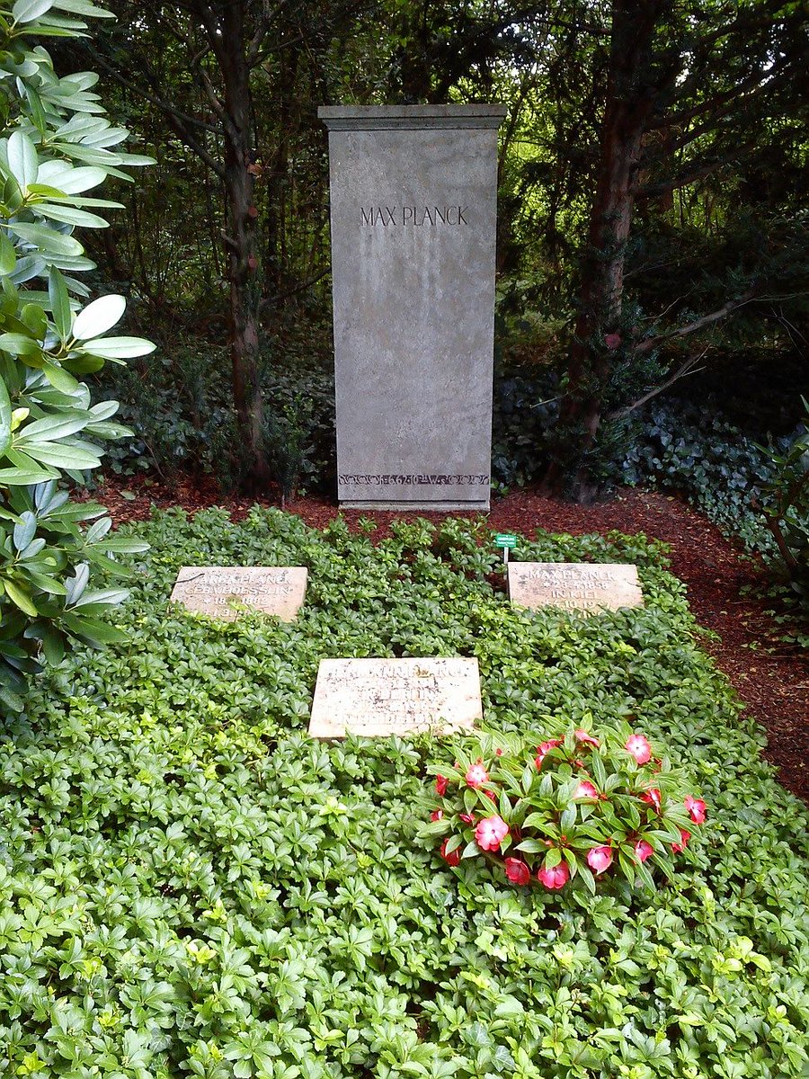 23.IV

Grave of the Day #GOTD 

Max Planck 
#mathematicianoftheday #MOTD 

Stadtfriedhof (City Cemetery) in Göttingen