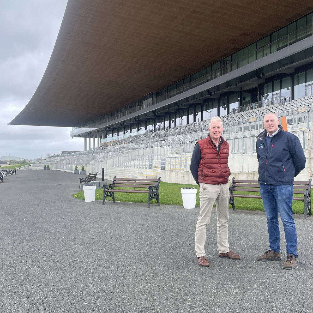 The Curragh is delighted to announce that Infinite Energy will join their list of race sponsors at the Tattersalls Irish Guineas Festival for the first time this year. ✨👏 Continue reading ➡️👀 shorturl.at/COQ48