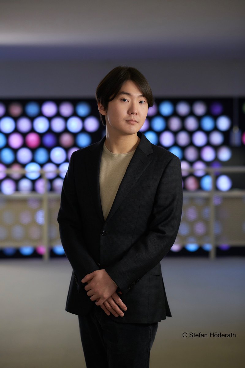 Seong-Jin Cho (@seongjincho) on Twitter photo I am excited to announce that I will be the Artist in Residence of the Berliner Philharmoniker for the 2024/25 season!
I would like to thank the orchestra and the whole team at <a href="/BerlinPhil/">Berliner Philharmoniker</a> for this opportunity and looking forward to the coming season!
rb.gy/asrzvc I am excited to announce that I will be the Artist in Residence of the Berliner Philharmoniker for the 2024/25 season!
I would like to thank the orchestra and the whole team at <a href="/BerlinPhil/">Berliner Philharmoniker</a> for this opportunity and looking forward to the coming season!
rb.gy/asrzvc