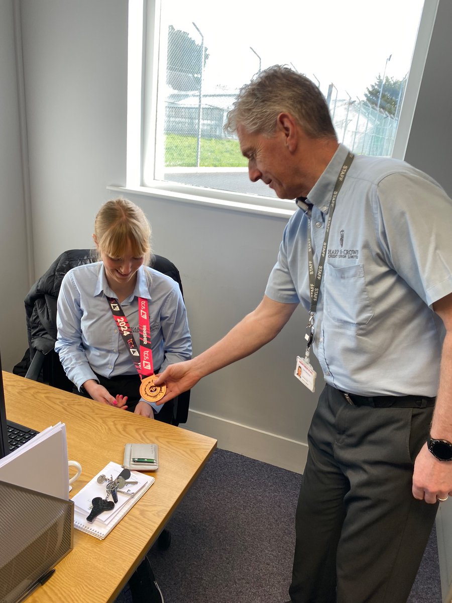 HarpandCrownCU's tweet photo. Our marathon runner has returned! Go Nikki! 🥳

🥇 That medal though! 😃🤩

#MarathonRunner #FirstEverMarathon @LondonMarathon  #CreditUnion #CreditUnionTeam #peoplehelpingpeople https://t.co/Ndhjzprtae