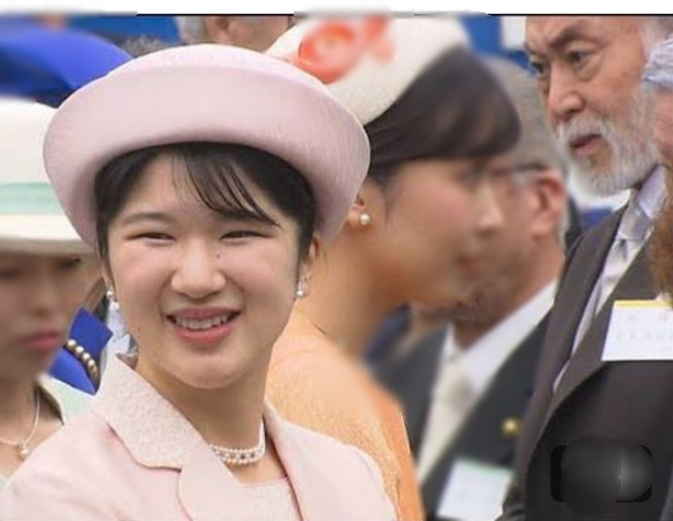 敬宮愛子さま、桜の花のような笑顔。
それにしても北大路欣也さん 渋くてカッコいい。