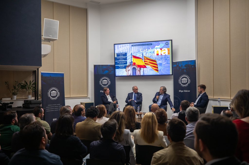 La unidad social y territorial de España motivó mi militancia, y ayer me sentó con tres grandes patriotas para hablar de ello. Gracias a @IssepMadrid por permitirlo, y a @JGarrigaDomenec, @JuanjoAizcorbe y Juan Carlos Girauta por su compromiso con la unidad.