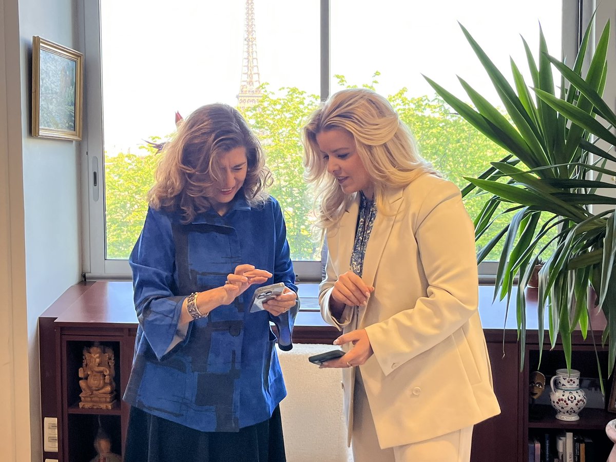 Excellent meeting between Minister of Higher Education, Science & Innovation of #Iceland @aslaugarna 🇮🇸 and ADG @gabramosp @UNESCO 🇺🇳 discussing the importance of Ethics of artificial intelligence, safety and freedom of scientists and gender equality 🤝