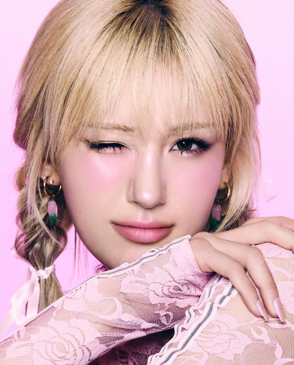 JeonSomi_Poland's tweet photo. GLYFING na instagramie
✨: #TRALALA Jak niewinna chłopczyca księżniczka, szczera, której nie da się nienawidzić
Najbardziej idealny #pinkbeam, który emanuje tak wyraźnie, jak zdrowa cera
#GLYF #Glym #Tralala #Illuette Paleta rozświetlaczy
#JEONSOMI #JEONSOMI https://t.co/ZlDSD48CXV