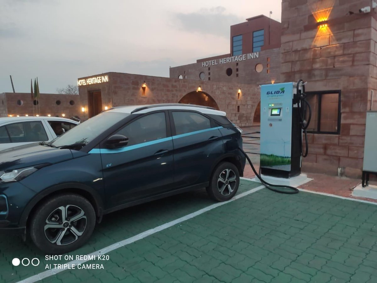 GlidaIndia's tweet photo. #EVTrivia: India already has 12,146 operational public #EVcharging stations nationwide as of 02.02.2024 &amp; the no. is only going up!  It's time to ditch the fuel pump &amp; join the electric revolution 💚 Bye - bye #rangeanxiety &amp; hello to cleaner future! 
PC: @GlidaIndia  User ⚡️🚗🌎 https://t.co/4WjasUqwzJ