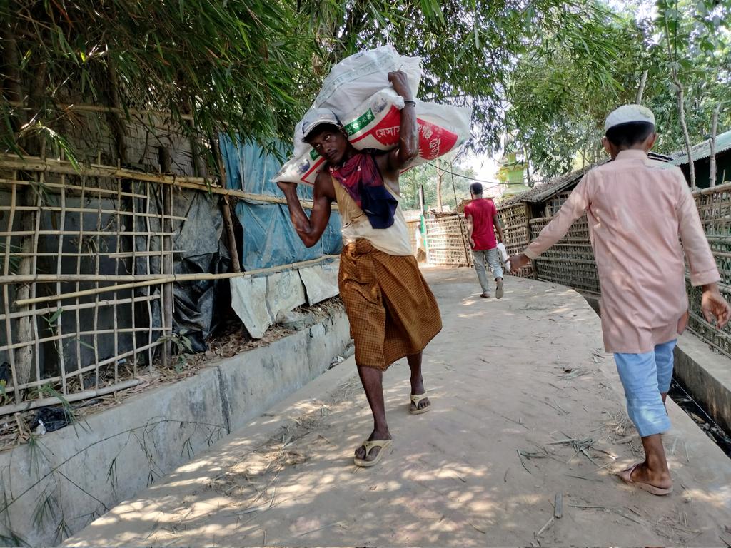 The heatwave is increasing in Bangladesh refugee camps day by day. The Rohingya refugees suffer unbearable heat, and people carry the rice bags as labor from distribution centers under the hot sun.
#photojournalist 
#rohingyacrisis 
#rohingyarefugees 
#mdzubairphotography