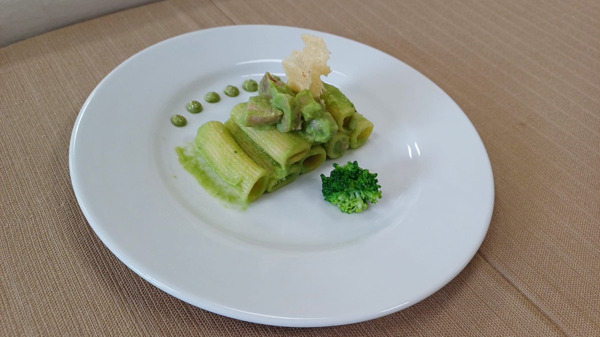 istitutomorano's tweet image. Classe III F1 sede IPSEOA 
#cucina #flambe&apos; 

#IstitutoMorano #Caivano #Napoli #Sabato #20Aprile