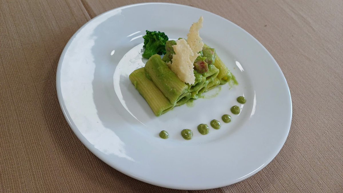 istitutomorano's tweet image. Classe III F1 sede IPSEOA 
#cucina #flambe&apos; 

#IstitutoMorano #Caivano #Napoli #Sabato #20Aprile