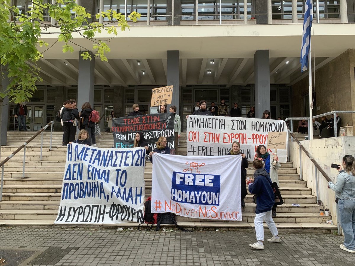 We are back in Court today for the #FreeHomayoun trial. The Court is expected to start at 12:00 EET. We will be updating on the proceedings throughout the day. ⚖️#live #Migrationisnotacrime #DroptheCharges #Right2FairTrial @freehomayoun @Border_Violence @HRLPSamos