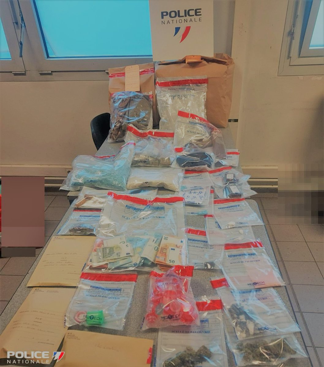 #PlaceNetteXXL | 📍 Toulouse (31). Dans un appartement suspecté de servir de point de stockage de drogues, les policiers ont saisi ➕ de 13 kg de stupéfiants (cannabis, cocaïne, ecstasy, MDMA). ❌ 2 individus interpellés.