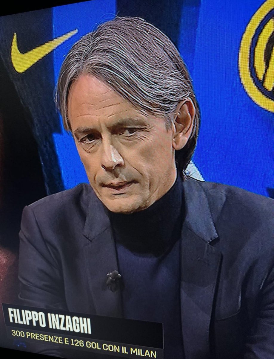 Pippo Inzaghi’nin derbi sonrası hali. Kardeşine mi sevinsin, Milan’ına mı üzülsün ikileminde en azından görüntü olarak ikincisini seçmiş gibi duruyor.