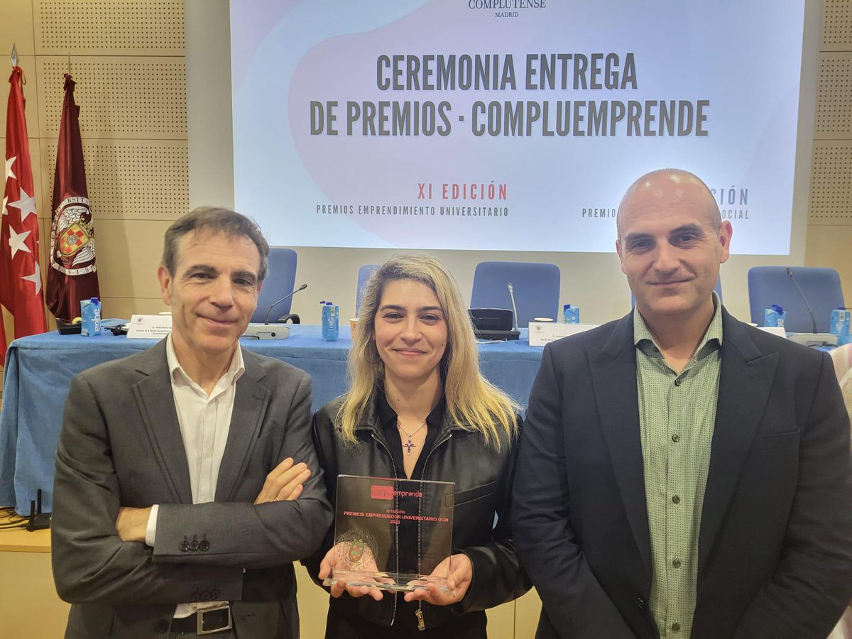 Premios @compluemprende: @NoraTramell, Mención Inetum a la Mejor Solución en Innovación por su proyecto 'Transformación en la gestión de las citas sanitarias para la detección precoz del cáncer'. ¡Enhorabuena Nora! @unicomplutense #People #Formación #Innovacion #WeAreInetum