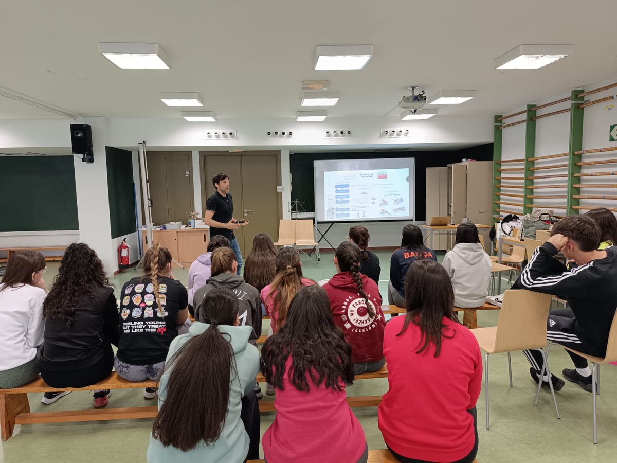 Ayer nos visitaron Alberto Bermejo y Victoria Mazoteras, profesores de la Facultad de Enfermería de Ciudad Real, para hacer un taller de primeros auxilios con nuestro alumnado. <a href="/uclm_es/">Universidad de Castilla-La Mancha</a>