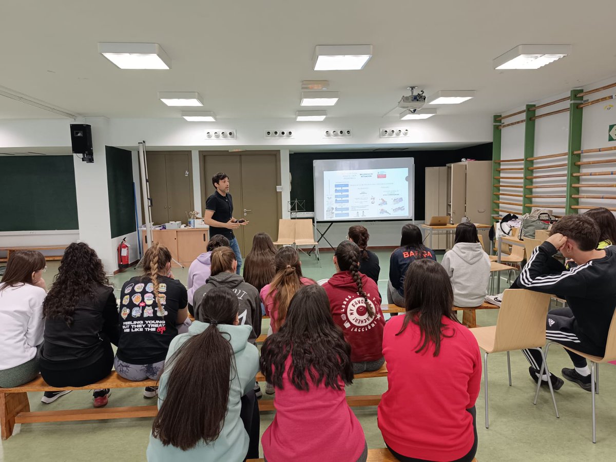 Ayer nos visitaron Alberto Bermejo y Victoria Mazoteras, profesores de la Facultad de Enfermería de Ciudad Real, para hacer un taller de primeros auxilios con nuestro alumnado. @uclm_es