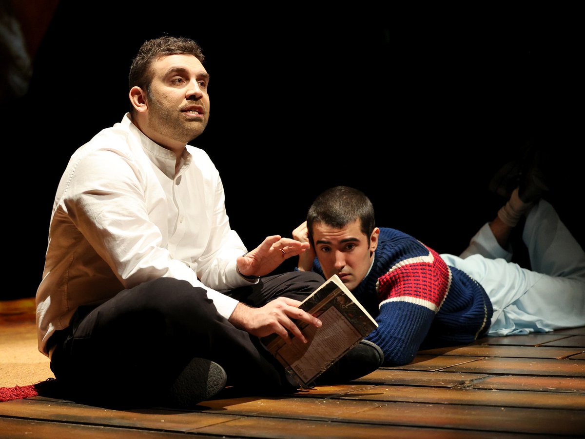 #Theatre | It's opening night for The Kite Runner at @LivEveryPlay! 🪁 Based on Khaled Hosseini’s international bestselling novel, this haunting tale follows one man’s journey to confront his past + find redemption. 🎭 Showing until Saturday 🎟️ 👉 bit.ly/3TxPG4l