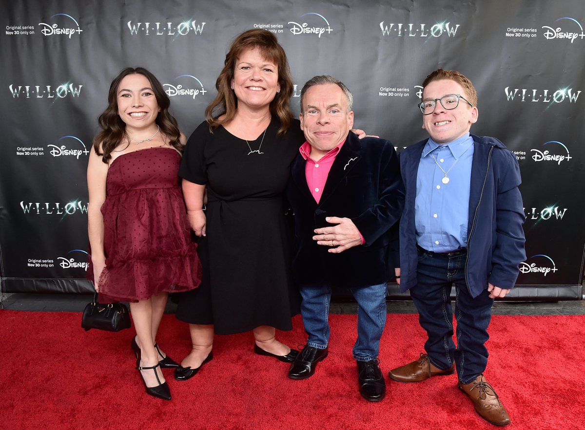 Warwick Davis' children issue update on mum's death after fans raised concerns express.co.uk/celebrity-news…