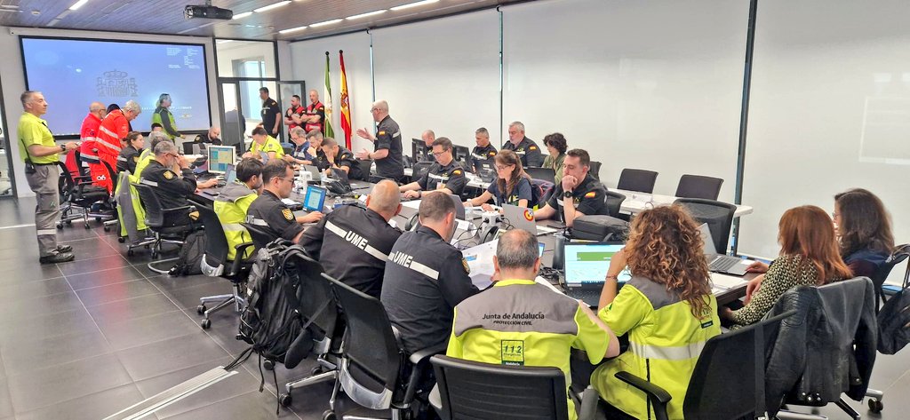 Comienza el ejercicio #UMEX24 en el que se pondrá en práctica los procedimientos de coordinación de los diferentes Puestos de Mando @UMEgob con los de las comunidades autónomas de @gobjccm y @AndaluciaJunta en el supuesto de un terremoto