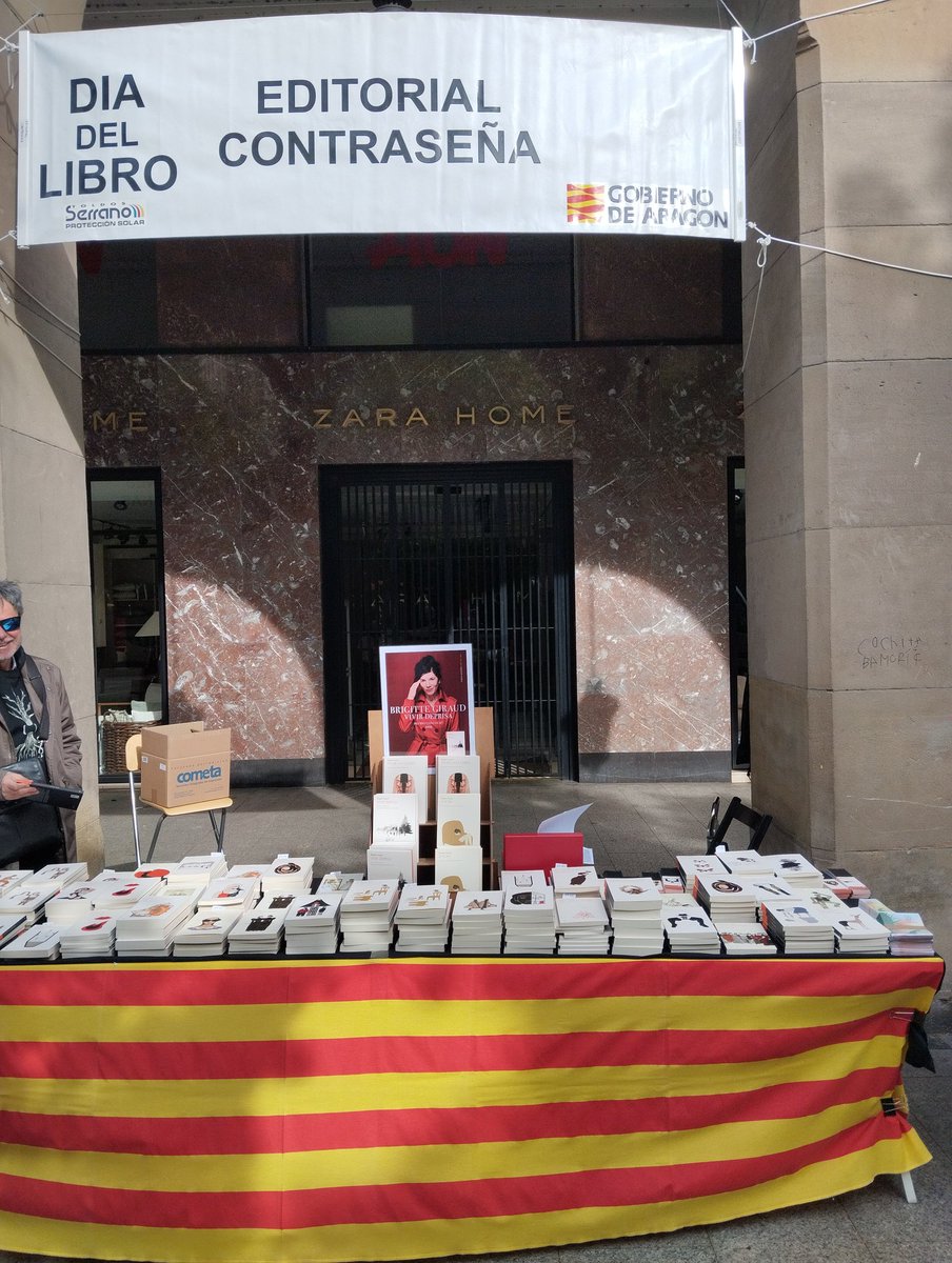 Pues ya tenemos montado el chiringuito en Zaragoza (paseo Independencia, esquina calle Albareda). Calor no vamos a pasar.