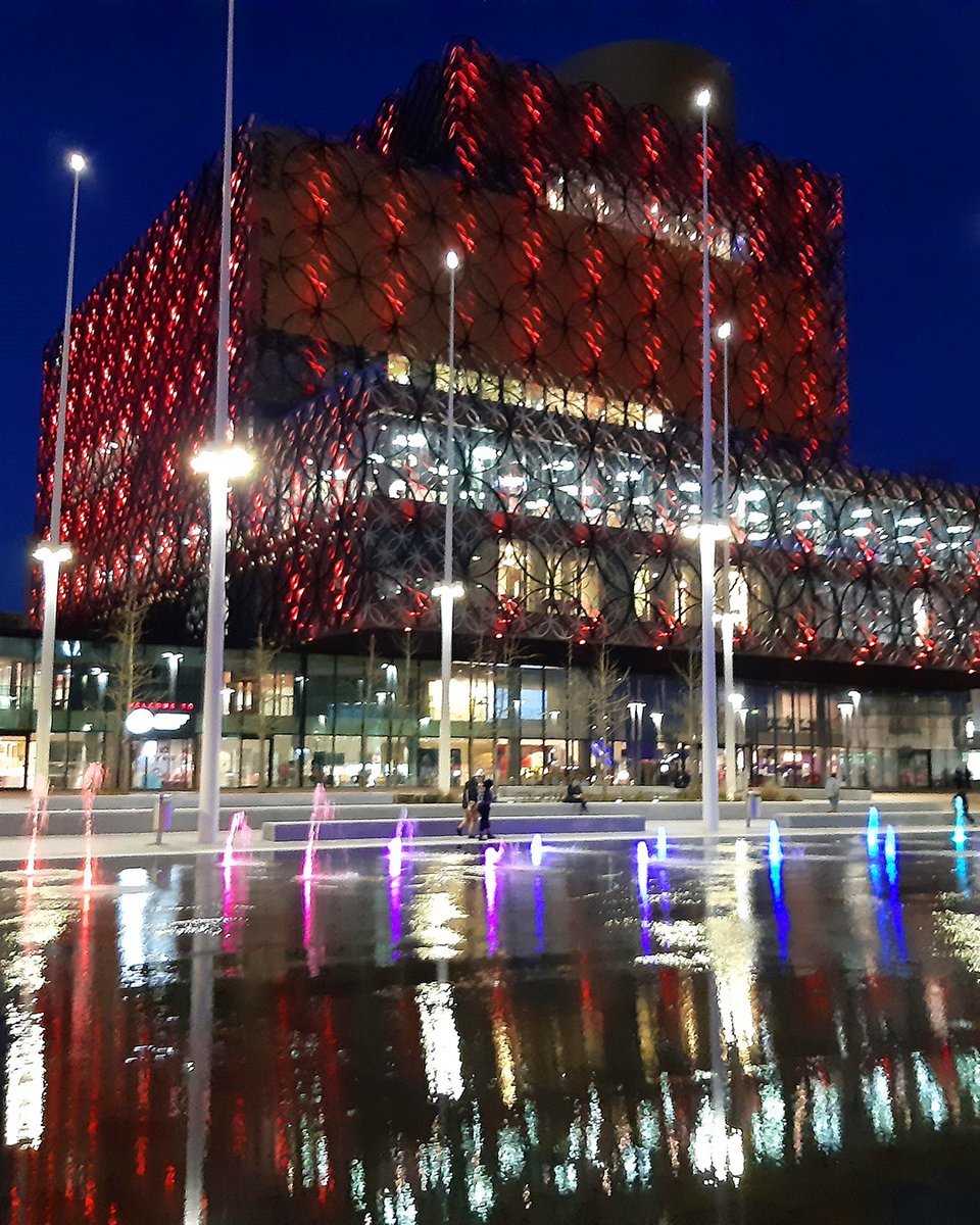 📆 Today is St George's Day, so this evening @LibraryofBham will be lit red and white to mark the occasion. 🏴󠁧󠁢󠁥󠁮󠁧󠁿 Happy #StGeorgesDay to all who are celebrating