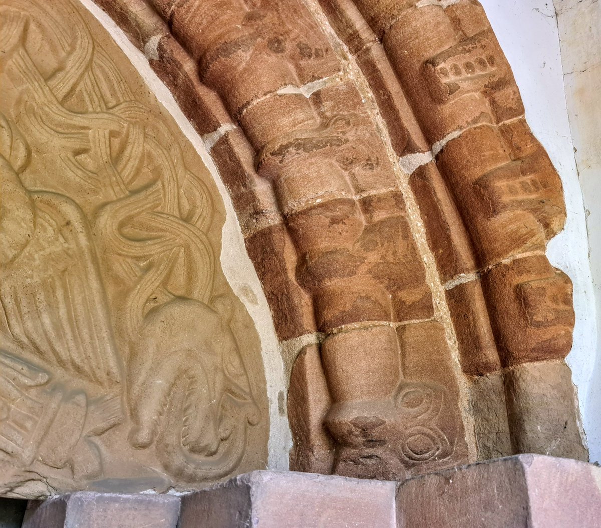 Sandstone Norman Tympanum and the only complete beakheads in Worcestershire. Christ with angels &  biting dragons at St Kenelm, Romsley. 

#tympanumtuesday #stkenelm #clent #dragons #beakheads #romanesque