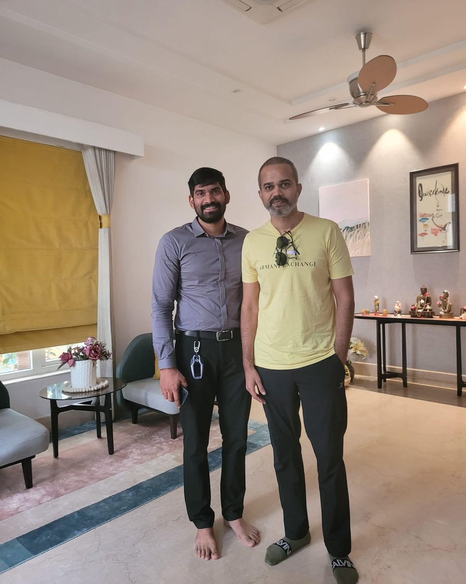 #M9Exclusive 
 
Prashant Neel visited Vijay Deverakonda's house yesterday. 

Reports are that VD - Neel collaboration is on cards!

Pic: VD's Manager with Neel at the Hero's Residence