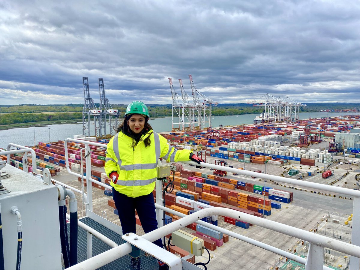 £71 billion of UK trade travels through Southampton’s Port. Great to see the use of more rail - making it more efficient, while also taking over 400 trucks off the road every day! I can see the cranes from my home - so it was amazing to go up one, and take in the views 🏗️ 🌊👷🏽‍♀️