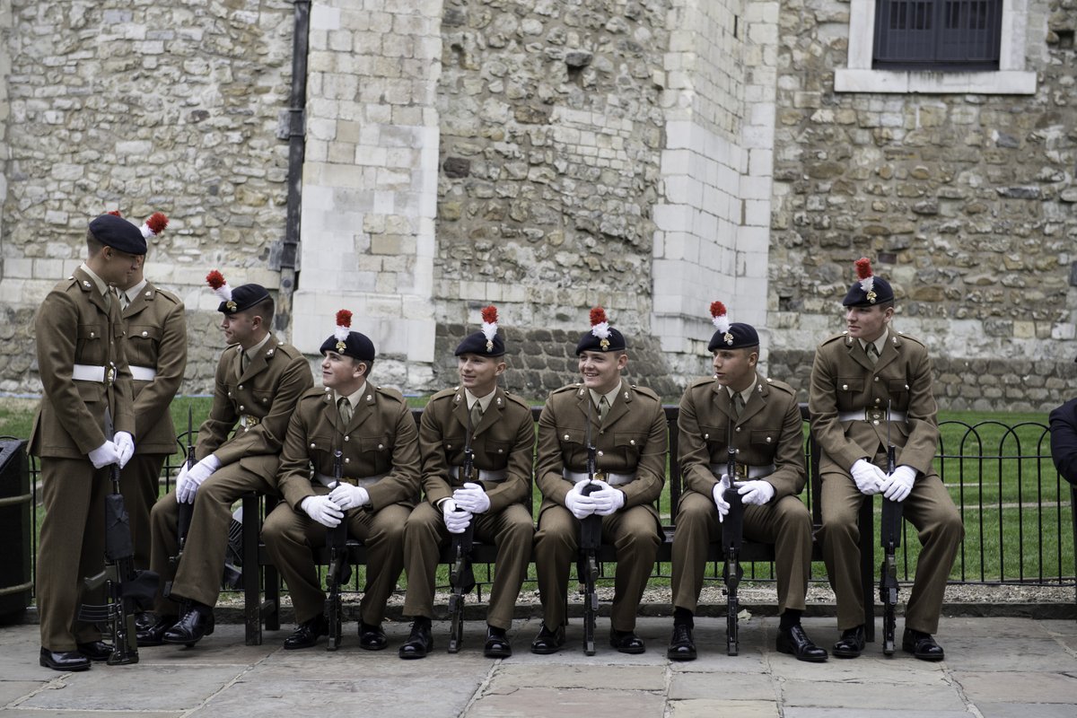 🏴󠁧󠁢󠁥󠁮󠁧󠁿 Happy St George's Day 🏴󠁧󠁢󠁥󠁮󠁧󠁿 Did you know that St George's Day is also the Regimental Day of some of our units? 🤔 On 23 April 1968, four English Fusilier Regiments amalgamated to form @FirstFusiliers 🪖 #BritishArmy #StGeorgesDay