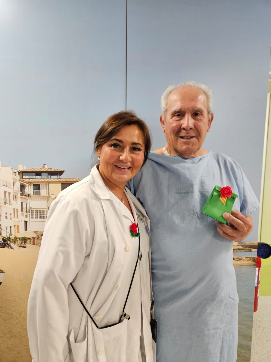 Les nostres tècniques sempre cuidant els nostres pacients! i més en un dia tan especial! feliç diada de #SantJordi24 🌹📚@hospitalclinic #OncRadClinic #OncRad