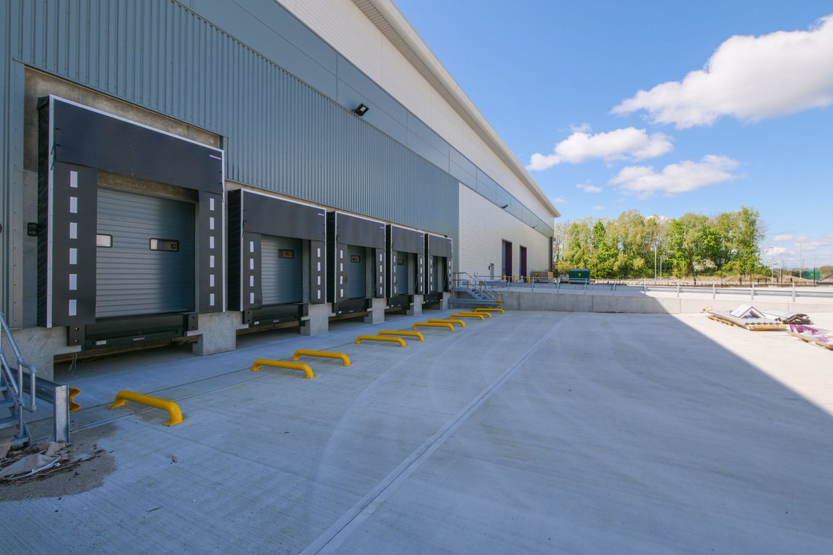 RealestCommProp's tweet photo. Wonderful photography by @virtualoom to showcase Quest 271 #Southampton a new #warehouse #logistics #development providing 3 newly built Grade A #industrial units, each with a secure yard. 44,309 – 95,420 sqft #tolet. Adjacent M271 &amp; #PortofSouthampton https://t.co/FTtBwx2Im7 https://t.co/GZuJvWaGz4