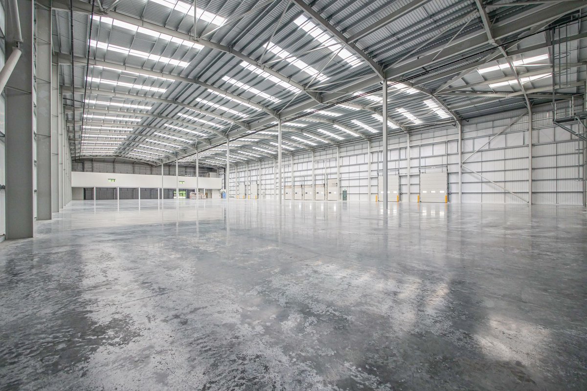 RealestCommProp's tweet photo. Wonderful photography by @virtualoom to showcase Quest 271 #Southampton a new #warehouse #logistics #development providing 3 newly built Grade A #industrial units, each with a secure yard. 44,309 – 95,420 sqft #tolet. Adjacent M271 &amp; #PortofSouthampton https://t.co/FTtBwx2Im7 https://t.co/GZuJvWaGz4