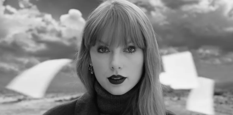 Just let this sink in...
Taylor Swift’s new album sold 1.6mn US units in a single day, including 600,000 vinyl copies, and is on track to become the highest-selling music release since Nielsen began tracking albums in 1991.

The Swifty machine marches on.

#taylorswift #music