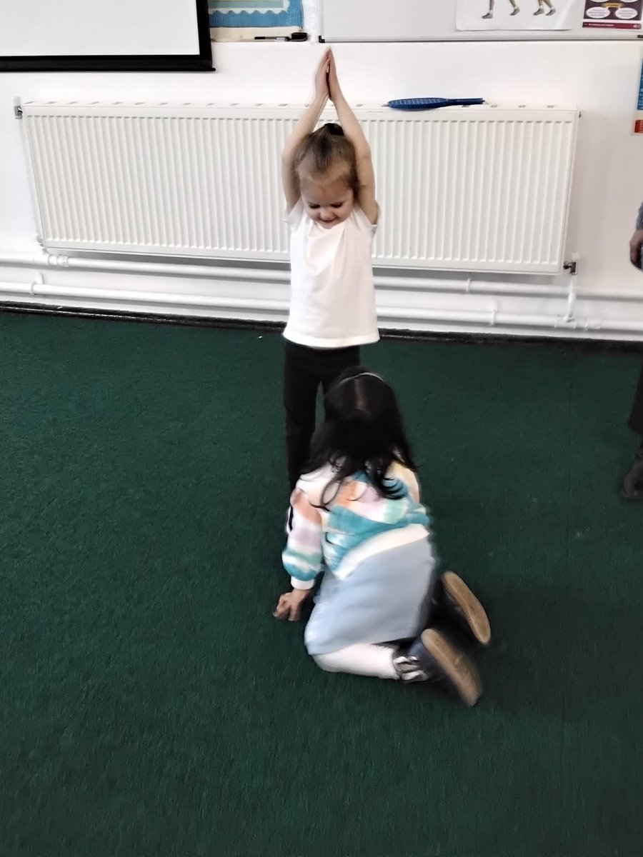 wyndclf's tweet photo. In PE Nursery have been performing actions for the song Hickory Dickory Dock. 🕐 #Nursery #WPS #Leightrust #EYFS #PE #CompletePE #Nurseryrhymes https://t.co/ViVxb8xfMT