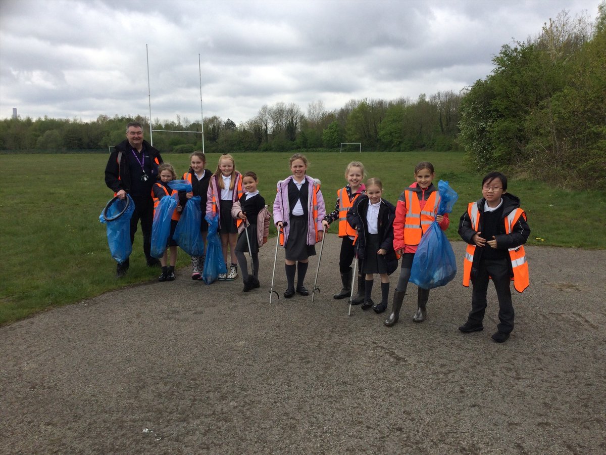 The Eco Team visited @YourLiveWire for a community litter pick for Earth Day. They collected lots of rubbish making the area look cleaner, but the Eco Team want to remind everyone to reduce, reuse and recycle.  If you cannot do any of these, always put your rubbish in the bin! ♻️