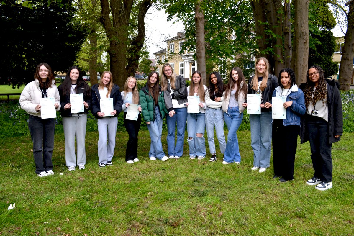 Congratulations to our Year 13 Extended Project Qualification students who received their certificates yesterday. The cohort of 13 all achieved grades A*-B, with 4 students achieving A* grades for their projects. Well done everyone on your hard work and excellent results! #EPQ