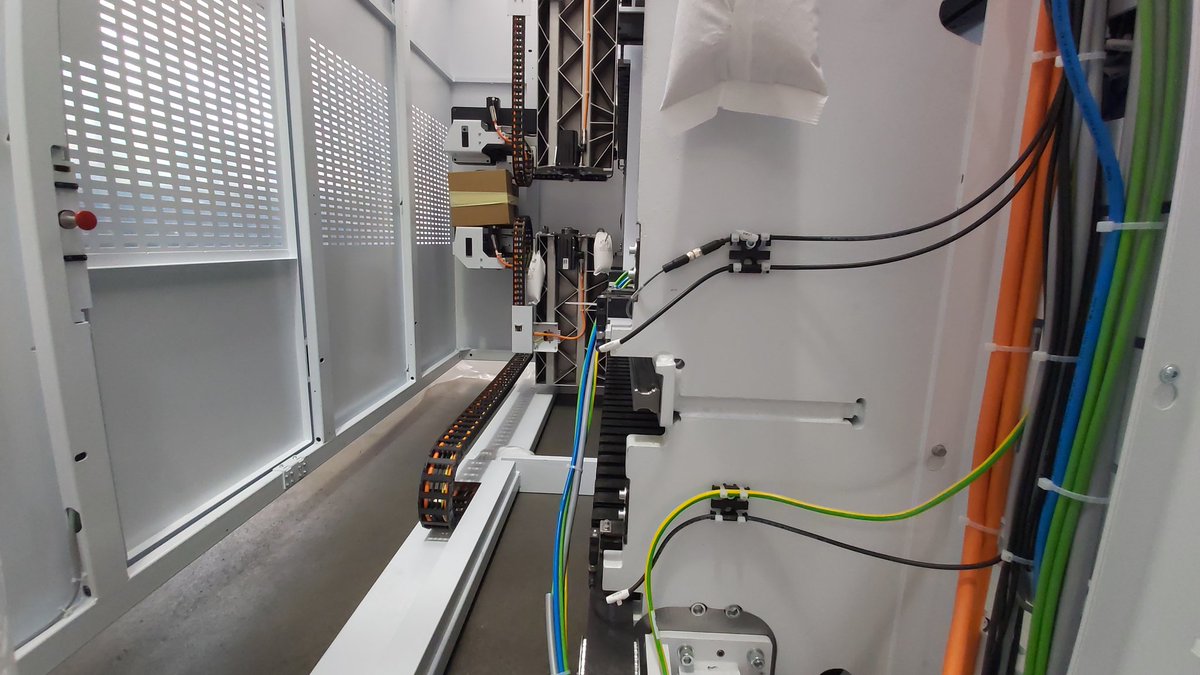 corteporlaser's tweet image. Preparando #ToolMaster para su instalación